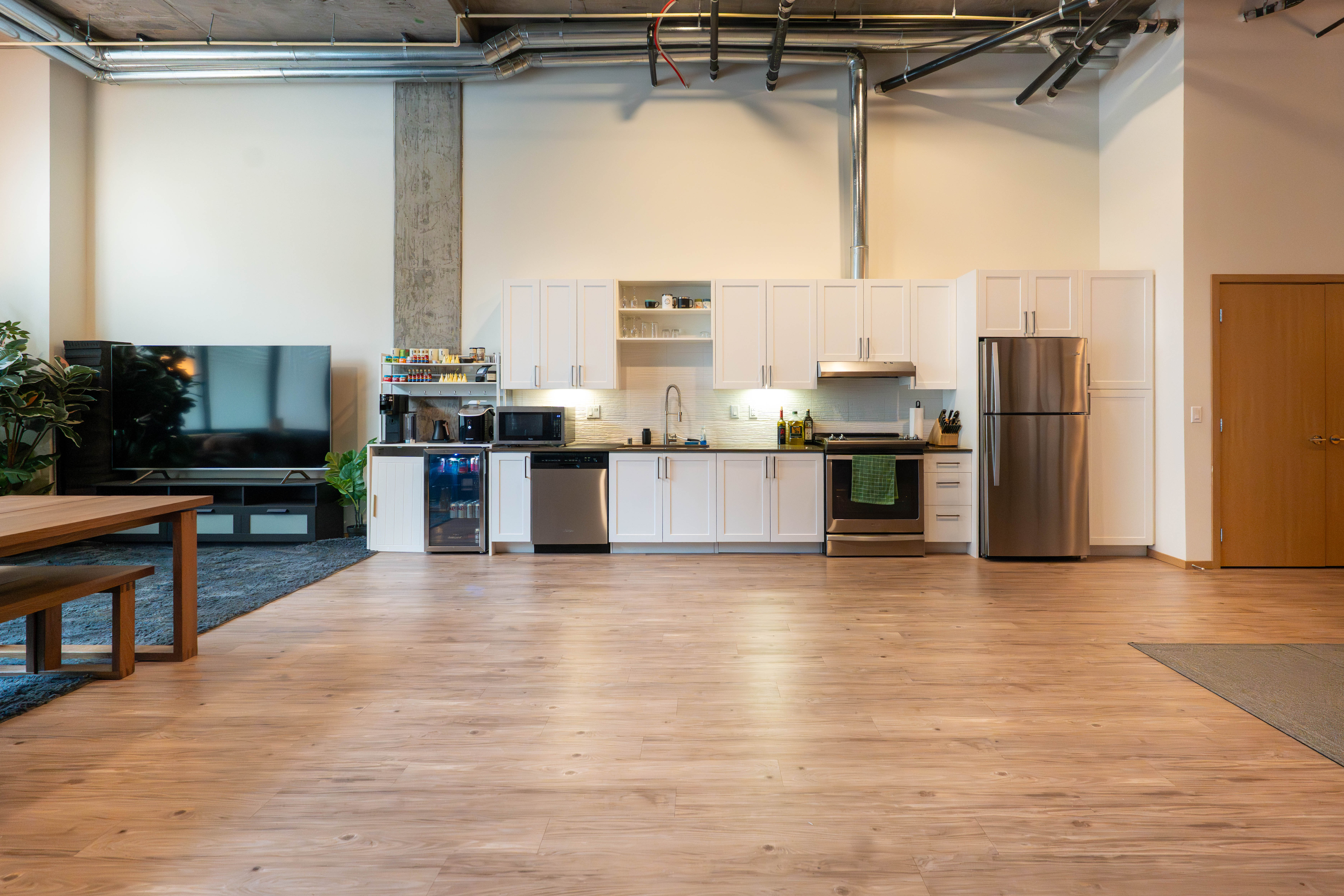 Starfall Studios — lounge and amenities